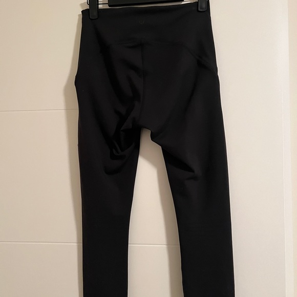 Lululemon In Still High Rise Crop length size 6 - Picture 7 of 8